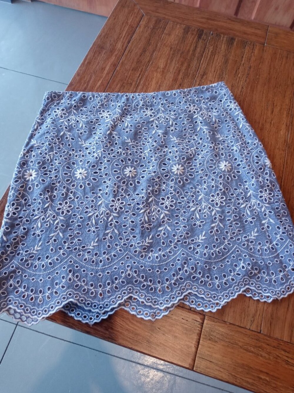NWT LOFT eyelet cotton mini skirt in blue (sz12)
